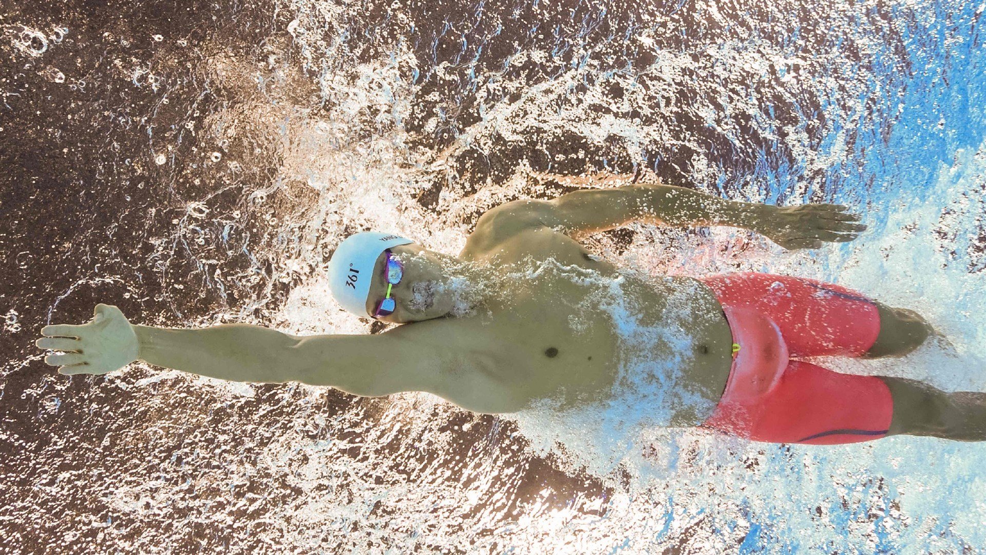 kaiyun体育-冠军之谜：预测今年的总冠军归属，冠军即将诞生